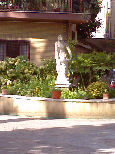 Statua di ancella