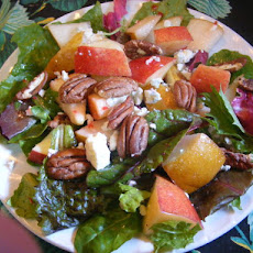 Mixed Greens Salad, Pears, Apple and Toasted Pecans