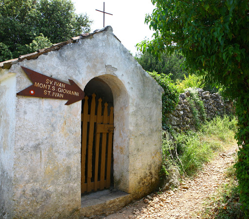 Kleine Kapelle am Aufstieg zum Sveti Ivan