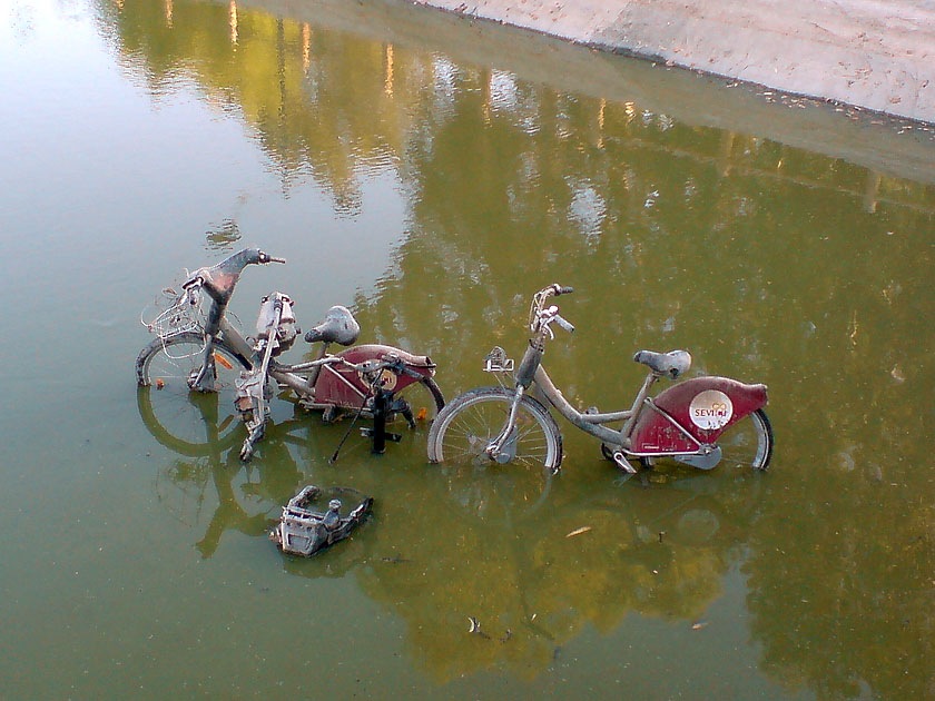 [Bicis en el estanque[6].jpg]