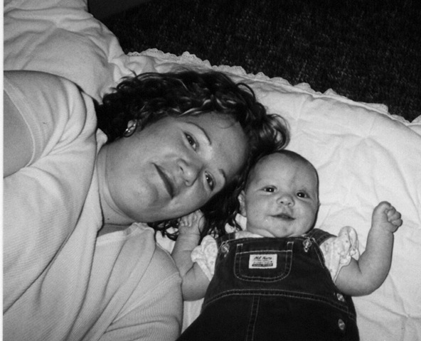[BWMOMMYHANNAHONFLOOR[15].jpg]