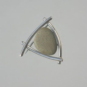 the beach rocks broach green tri arc