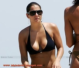 [ashley-alexandra-dupre-bikini-1[4].jpg]