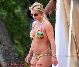 [britney-spears-bikini1[3].jpg]