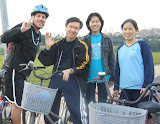 Scott ran into the Xie family (from the Yonghe church) while biking by the river one night