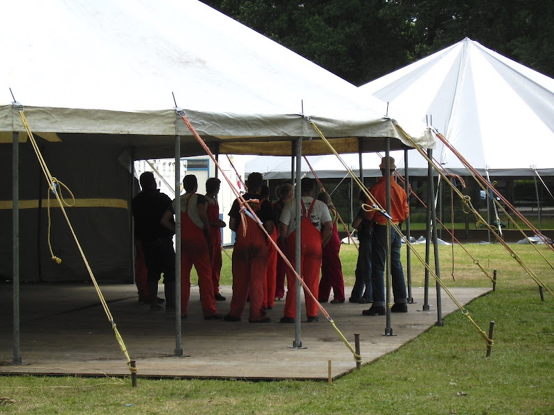 Werkoverleg in de tent