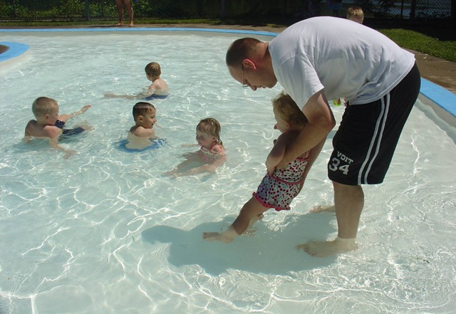 [DSC00752 snoopy pool[9].jpg]