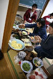 夕食はエコショップちゃぶ台の清田さんに用意してもらいました。