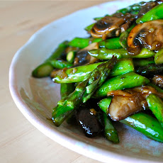 Oyster Sauce Glazed Asparagus and Mushrooms