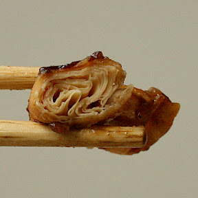 Petits noeuds de peau de lait de soja sauce Général Tsao