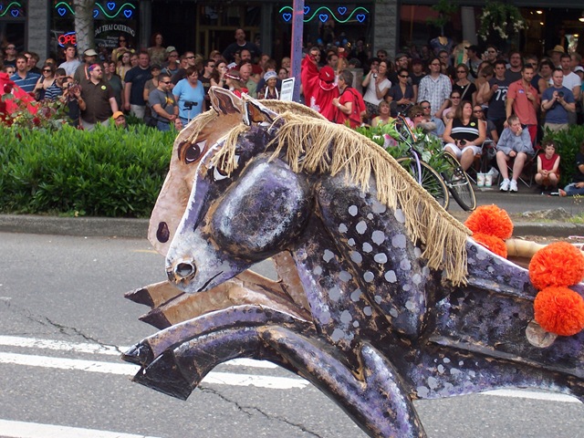 [26 Here Come the Dancing Horses[3].jpg]