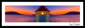 LIGHTHOUSE SUNSET | Et lite fyrtårn utenfor Drøbak i Akershus tatt i solnedgang en vinterdag. Bildet er signert av kunstneren. LIGHTHOUSE SUNSET | Et lite fyrtårn utenfor Drøbak i Akershus tatt i solnedgang en vinterdag. Bildet er signert av kunstneren.