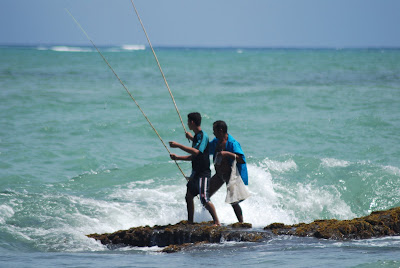pêche dans les vagues