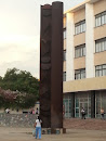 Obelisco Metálico