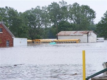 [iowafloodbus2[8].jpg]