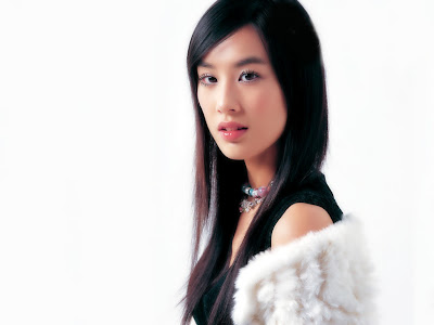 Eva Wang 黄圣依 profile