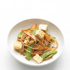 Whole-Wheat Spaghetti with Vegetables and Peanut Sauce