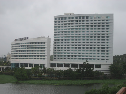 Hotel Rennaisance & The Powai Lake