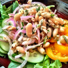 Healthy and Tasty White Bean and Tuna Salad