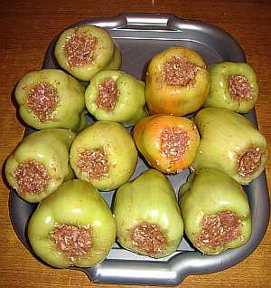 Punjena paprika u izradi
