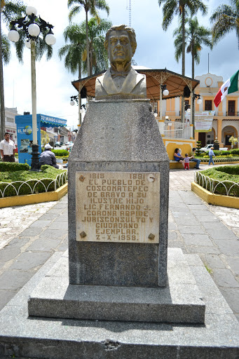 Monumento Al Lic. Fernando Corona