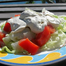 Nif's Creamy Garlic Salad Dressing