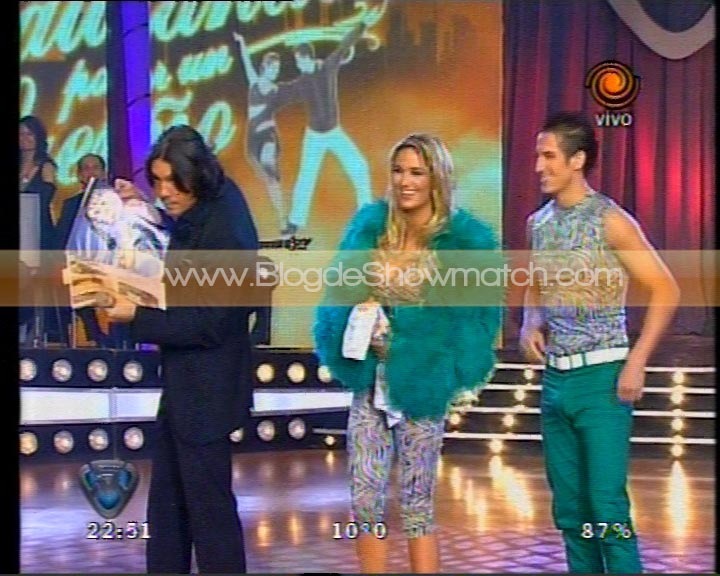 [Kenita Larraín en el duelo de Pop Latino[4].jpg]