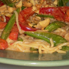 Shiritaki Noodles with Veggies and Peanut Sauce