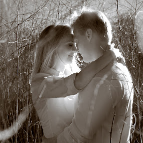 looking through the sticks by Scott Nelson - Portrait & People Couples