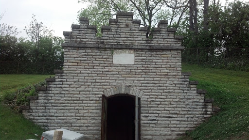 Maple Grove Cemetery Vault, Build In 1900