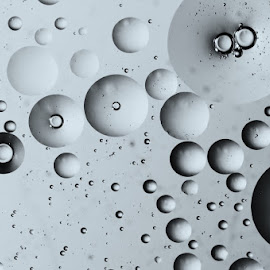Oil in the water by Nikola Medjugorac - Abstract Macro ( pwccurves, abstract, circles, bubble, macro, close up, oil )