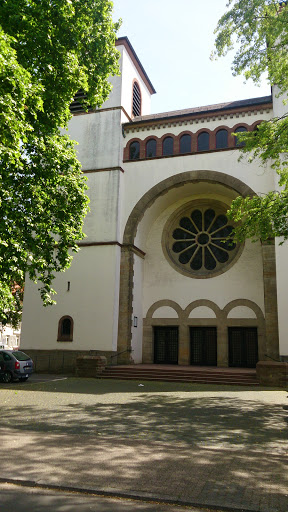Haupteingang der Rodener Kirche