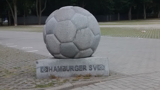 Riesiger Stein Ball Hamburger SV