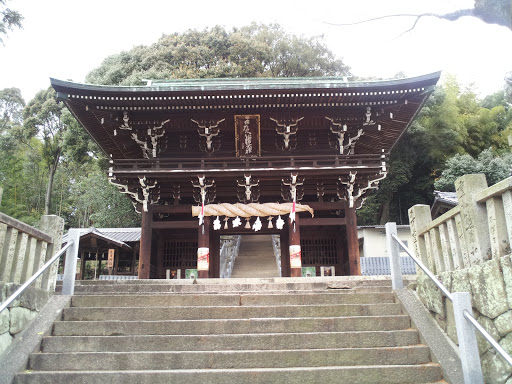 日尾八幡神社仁王門