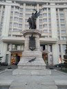 MARIOTT Hotel and the statue 