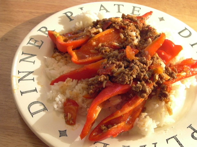 [sweetpepperwvegminceinfreshtomatosau.jpg]