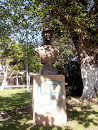 Estatua Ignacio Carrera Pinto 