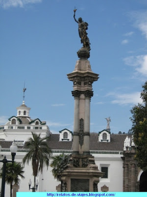 Monumento en Plaza Grande Monumento en Plaza Grande