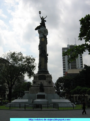 Monumento en la plaza centenario Monumento en la plaza centenario