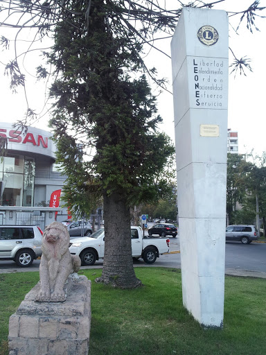 Estatua León de Irarrazaval