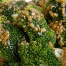 Steamed Broccoli with Olive Oil, Garlic, and Lemon