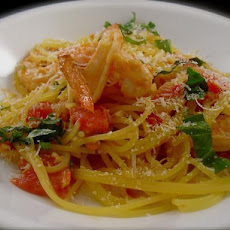 Linguini With Garlicky Shrimp and Fresh Tomatoes