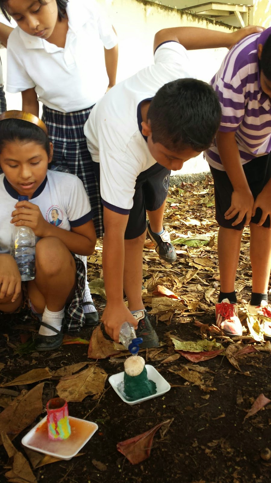 ME DIVIERTO APRENDIENDO EN QUINTO GRADO VOLCANES EN ERUPCIÓN.