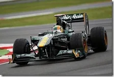 Chandhok al volante della Lotus nelle prove libere del gran premio di Gran Bretagna 2011