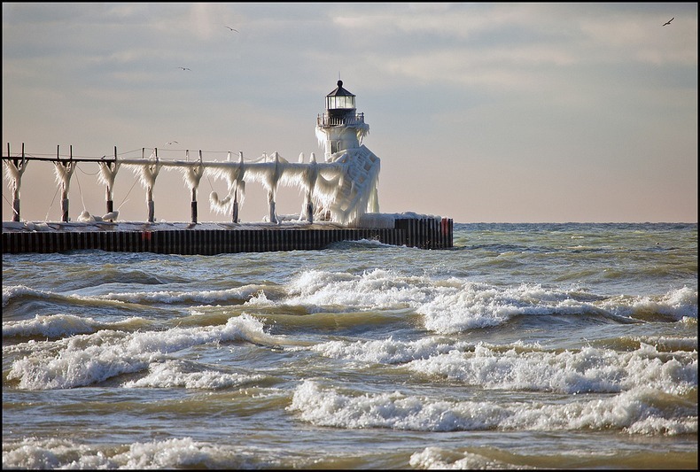 frozen-lighthouses-8