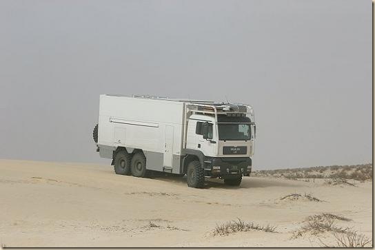 Traverser le désert en camion UNICAT TGA 6 × 6 (31)
