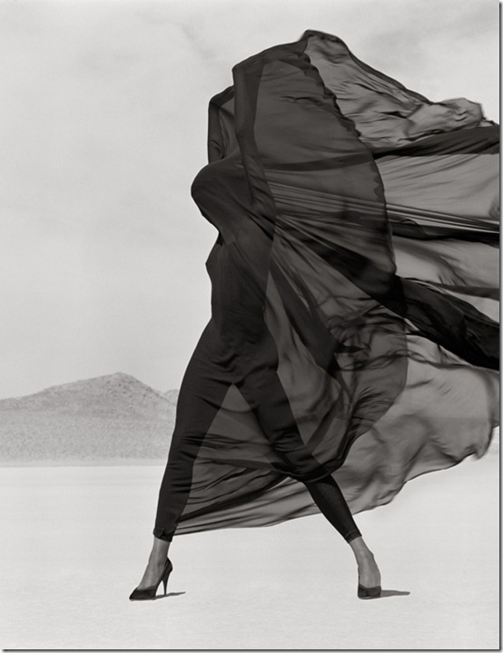 herb-ritts-versace-veiled-dress-el-mirage-fall1990