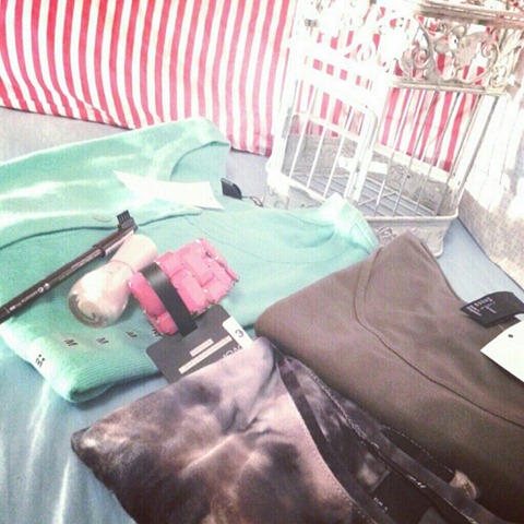 [ae4345d6802e11e2b46022000a1f9be1_712.jpg]