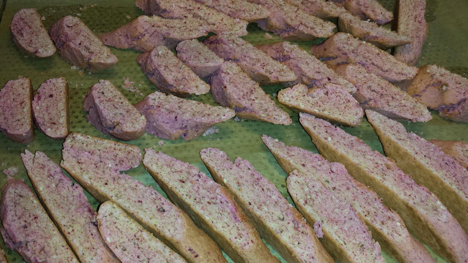 Cafè Bjerkli: Rödbets och lavendel biscotti