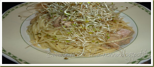 Spaghetti con tonno sott'olio e germogli misti (6)